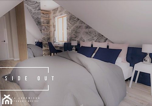 Dom jednorodzinny pod Gdańskiem - Średnia biała niebieska szara sypialnia na poddaszu, styl nowoczesny - zdjęcie od INSIDE OUT Dorota Lubowicka Projektowanie Wnętrz