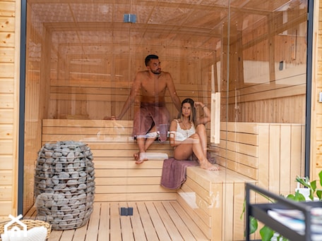 Aranżacje wnętrz - Ogród: SAUNA SPA - Bucovers. Przeglądaj, dodawaj i zapisuj najlepsze zdjęcia, pomysły i inspiracje designerskie. W bazie mamy już prawie milion fotografii!