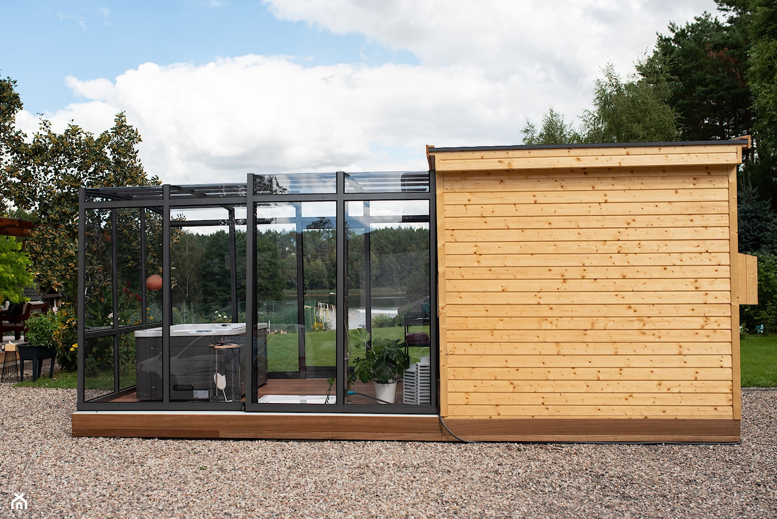 Outdoor Concept - sauna i zadaszenie - zdjęcie od Bucovers - Homebook