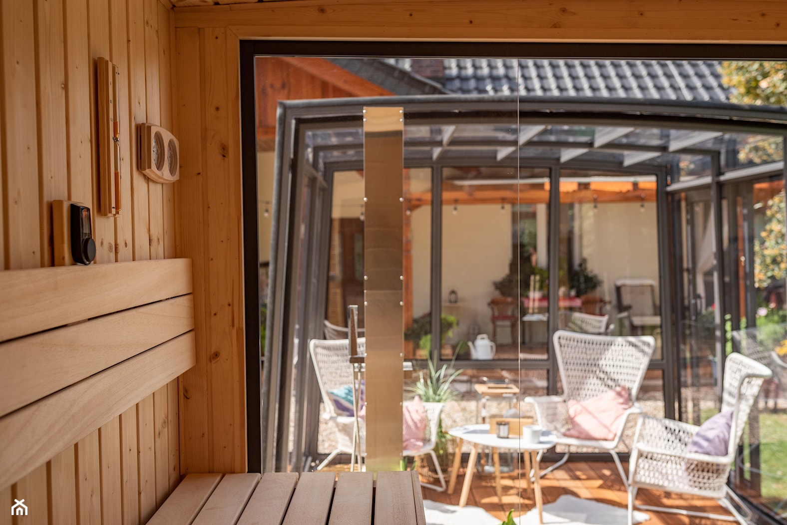 Outdoor Concept - sauna i zadaszenie - zdjęcie od Bucovers - Homebook