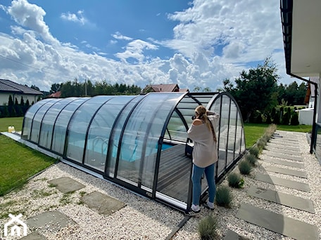 Aranżacje wnętrz - Ogród: PANORAMA - Bucovers. Przeglądaj, dodawaj i zapisuj najlepsze zdjęcia, pomysły i inspiracje designerskie. W bazie mamy już prawie milion fotografii!