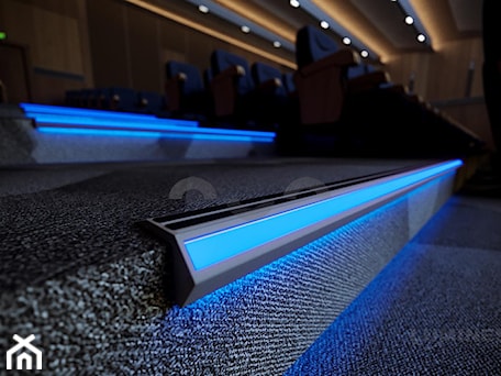 Aranżacje wnętrz - Wnętrza publiczne: Schody z oświetleniem LED - Lumines Lighting. Przeglądaj, dodawaj i zapisuj najlepsze zdjęcia, pomysły i inspiracje designerskie. W bazie mamy już prawie milion fotografii!