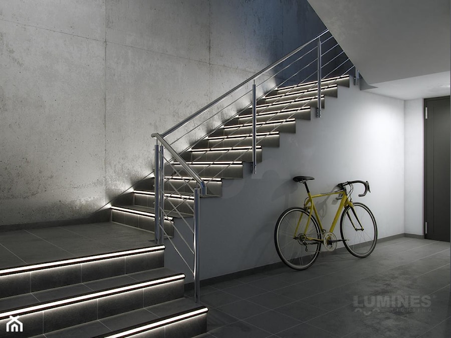 Oświetlenie schodów w przestrzeni industrialnej - zdjęcie od Lumines Lighting