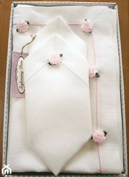 Biały obrus lniany z serwetkami - zdjęcie od Szykowny Dom - Homebook