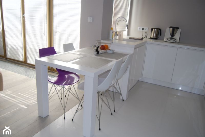 Biały apartament - Kuchnia - zdjęcie od eldevision