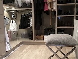 Projekt sypialni z garderobą - Mała garderoba oddzielne pomieszczenie - zdjęcie od eldevision