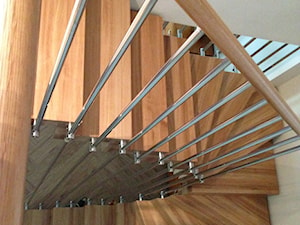 Rozbudowa domu - Schody jednobiegowe zabiegowe kręcone drewniane metalowe - zdjęcie od eldevision