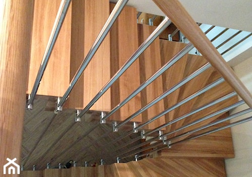 Rozbudowa domu - Schody jednobiegowe zabiegowe kręcone drewniane metalowe - zdjęcie od eldevision