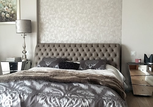 Projekt sypialni z garderobą - Średnia szara sypialnia, styl glamour - zdjęcie od eldevision