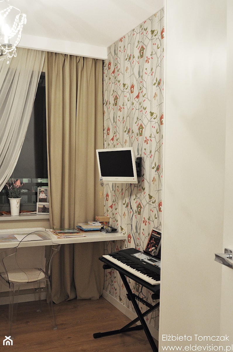 Realizacja nowoczesnego mieszkania, Wrocław - Mały biały szary pokój dziecka dla nastolatka dla chłopca dla dziewczynki - zdjęcie od eldevision
