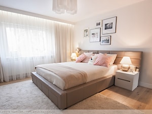 Pomysł na małe i funkcjonalne wnętrze - Średnia beżowa sypialnia, styl nowoczesny - zdjęcie od eldevision
