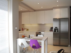 Biały apartament - Kuchnia - zdjęcie od eldevision