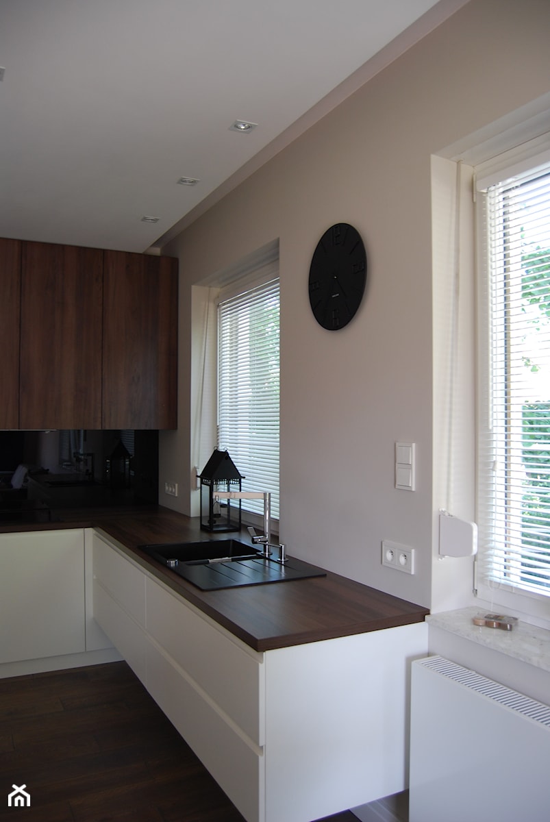 Małe mieszkanko w męskim stylu - Kuchnia, styl minimalistyczny - zdjęcie od eldevision