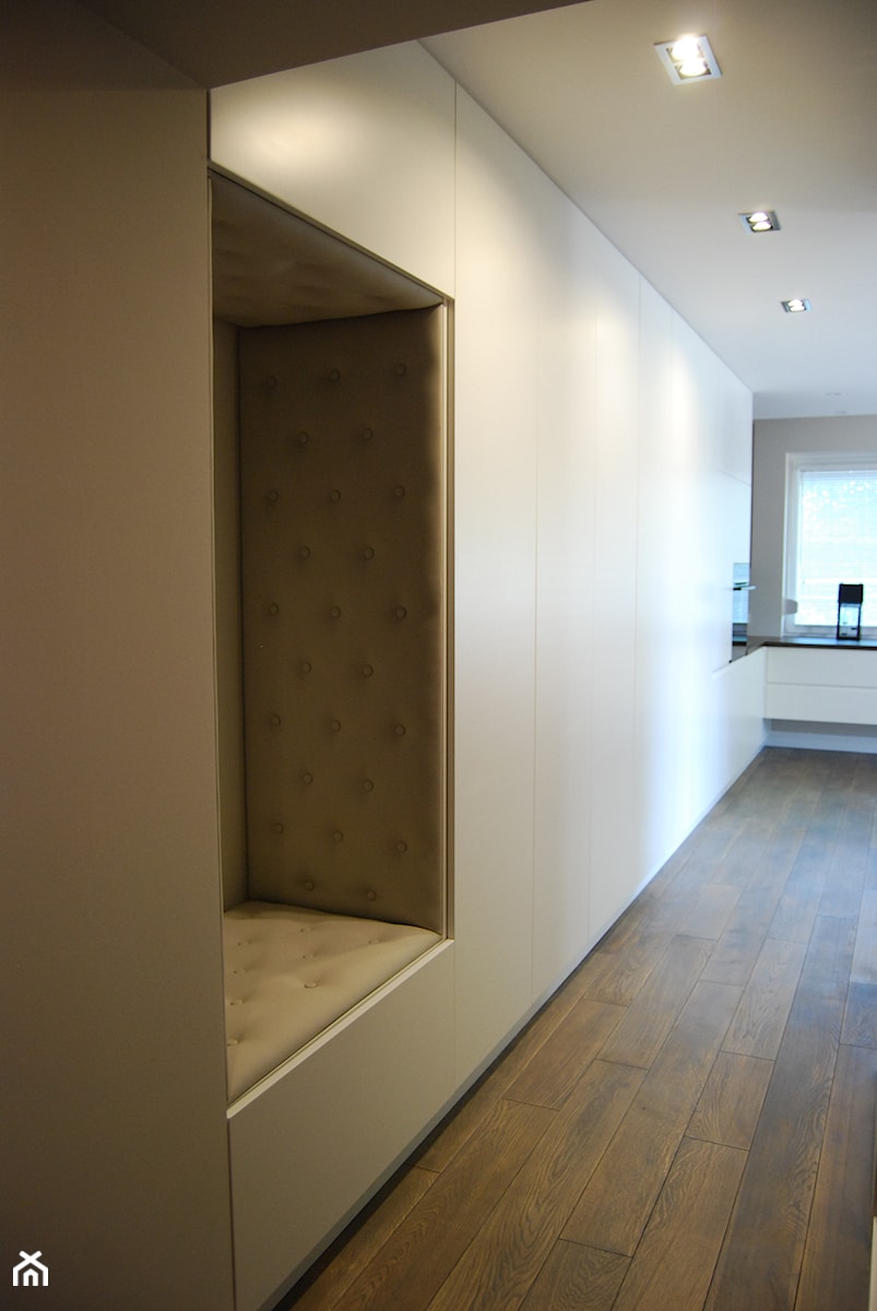 Małe mieszkanko w męskim stylu - Hol / przedpokój, styl minimalistyczny - zdjęcie od eldevision