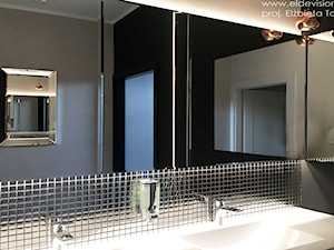 Realizacja Domu Weselnego - Mała na poddaszu bez okna z dwoma umywalkami łazienka - zdjęcie od eldevision