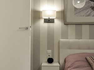 Realizacja nowoczesnego mieszkania, Wrocław - Mała biała szara sypialnia - zdjęcie od eldevision