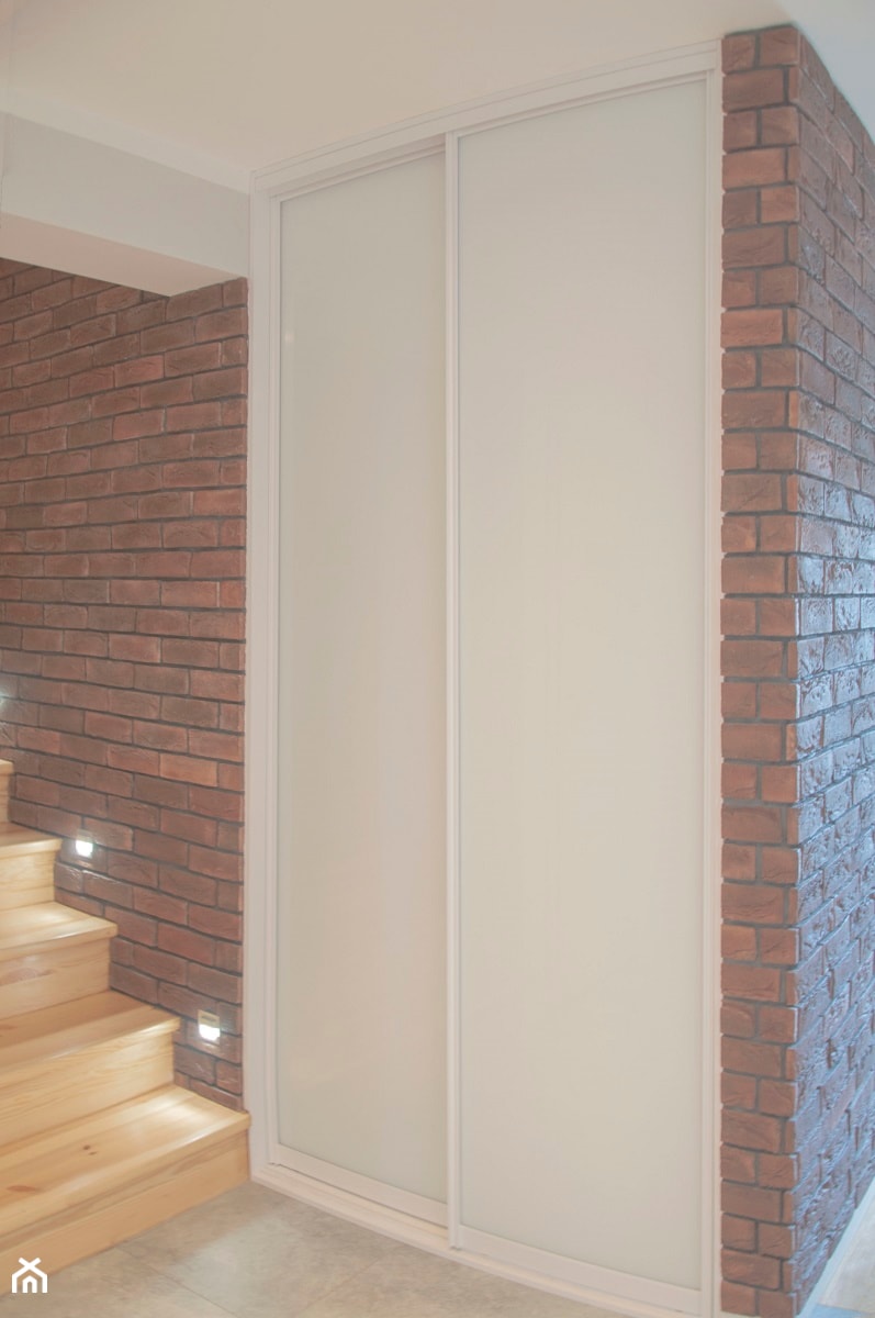 Realizacja domu jednorodzinnego - Średni hol / przedpokój, styl nowoczesny - zdjęcie od Projektowanie wnętrz Karolina Rożek