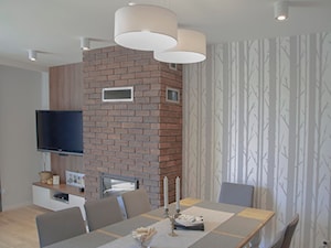 Realizacja domu jednorodzinnego - Mały szary salon z jadalnią, styl nowoczesny - zdjęcie od Projektowanie wnętrz Karolina Rożek