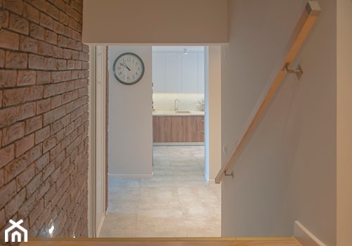 Realizacja domu jednorodzinnego - Mały beżowy hol / przedpokój, styl nowoczesny - zdjęcie od Projektowanie wnętrz Karolina Rożek