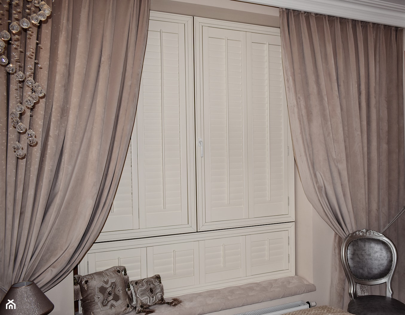 Sypialnia w pałacowym stylu SHUTTERS - zdjęcie od Idea Shutters - Homebook