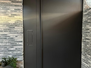 Aluminiowe drzwi wejściowe PIVOT 