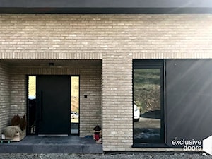 Czarne drzwi wejściowe - zdjęcie od exclusvie doors - drzwi zewnętrzne aluminiowe