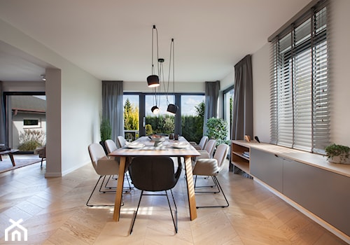 DOM/STAROGARD GDAŃSKI - Duża szara jadalnia jako osobne pomieszczenie, styl minimalistyczny - zdjęcie od Think White