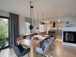 DOM/STAROGARD GDAŃSKI - Duża biała jadalnia w salonie, styl minimalistyczny - zdjęcie od Think White