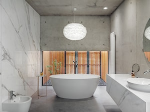 Bardzo nowoczesny dom - Średnia z lustrem z punktowym oświetleniem łazienka z oknem, styl minimalistyczny - zdjęcie od Studio de.materia