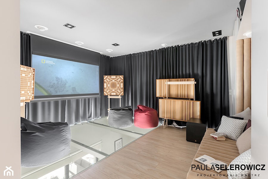 Dom jednorodzinny 220m2 - Średni czarny szary salon, styl nowoczesny - zdjęcie od paulaselerowicz.pl
