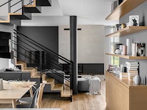 Dom jednorodzinny 190m2 - Średnia czarna szara jadalnia w salonie, styl skandynawski - zdjęcie od paulaselerowicz.pl