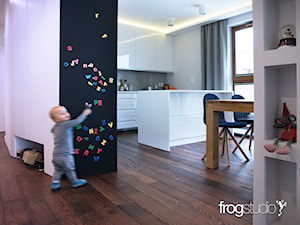 w_15_mieszkanie na ostatnim piętrze - Hol / przedpokój, styl nowoczesny - zdjęcie od frog:studio