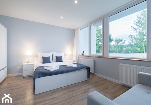 DOM LETNISKOWY LEMON RESORT SPA - Duża niebieska sypialnia, styl minimalistyczny - zdjęcie od Aleksandra Mółka