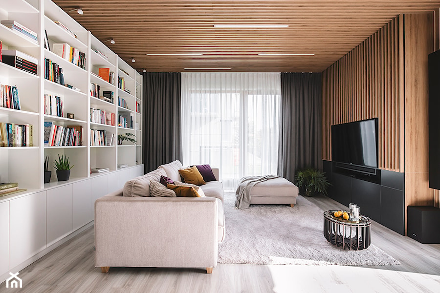 Apartament w Gdyni - Duży biały salon, styl nowoczesny - zdjęcie od Kowalczyk Gajda Studio Projektowe