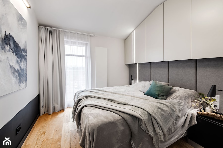 Apartament Gdańsk Jelitkowo - Średnia biała czarna sypialnia, styl nowoczesny - zdjęcie od Kowalczyk Gajda Studio Projektowe
