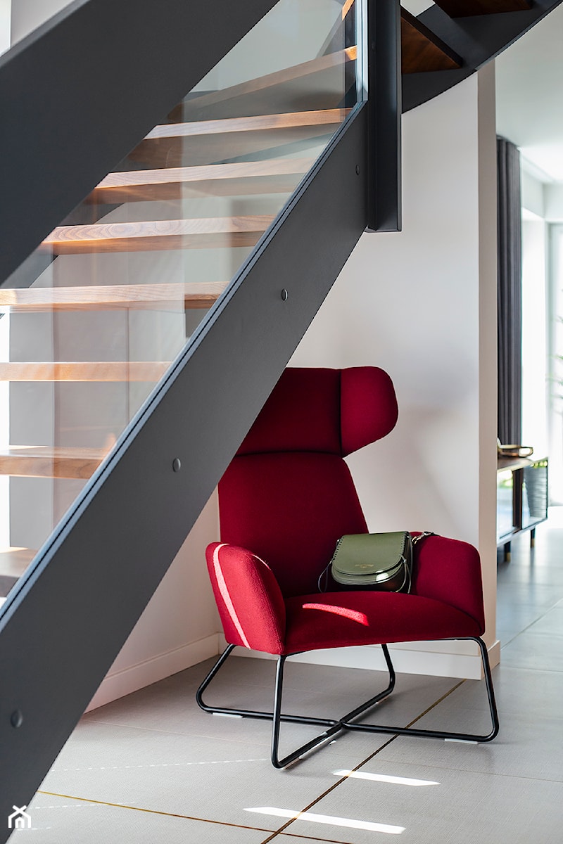hol, fotel, schody - zdjęcie od Kowalczyk Gajda Studio Projektowe