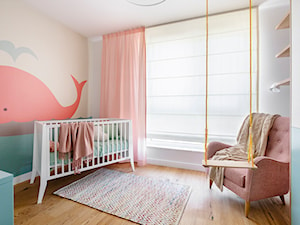 Mieszkanie Gdańsk Niepołomicka - Średni biały pokój dziecka dla niemowlaka dla dziewczynki, styl tradycyjny - zdjęcie od Kowalczyk Gajda Studio Projektowe