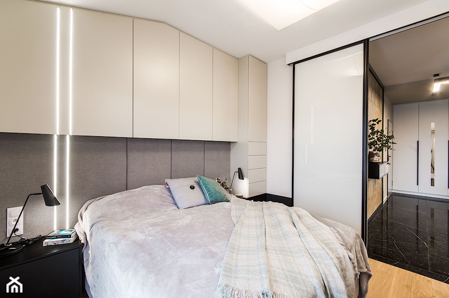 Apartament Gdańsk Jelitkowo - Średnia biała sypialnia, styl nowoczesny - zdjęcie od Kowalczyk Gajda Studio Projektowe