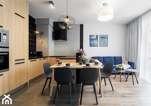 Apartament na wynajem_Gdańsk Zaspa - Średni biały salon z kuchnią z jadalnią, styl nowoczesny - zdjęcie od Kowalczyk Gajda Studio Projektowe