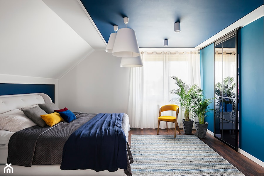 niebieski, łóżko, garderoba w sypialni - zdjęcie od Kowalczyk Gajda Studio Projektowe