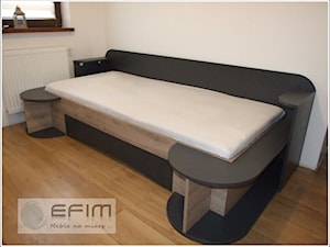 łóżko z półkami oraz szufladą na pościel - zdjęcie od EFIM_meble na miarę