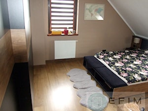 Sypialnia w brązowo czarnych kolorach. - zdjęcie od EFIM_meble na miarę