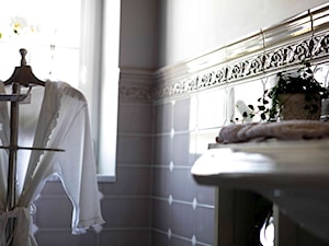 Dom klasyczny pod Lublinem II - Mała łazienka z oknem, styl tradycyjny - zdjęcie od Piękne Wnętrza Agata i Waldemar Smolińscy