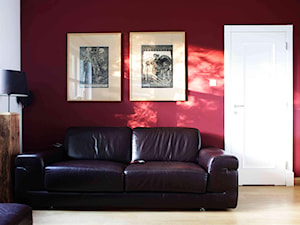 Artystyczny dom w Lublinie - Mały biały czerwony salon, styl nowoczesny - zdjęcie od Piękne Wnętrza Agata i Waldemar Smolińscy