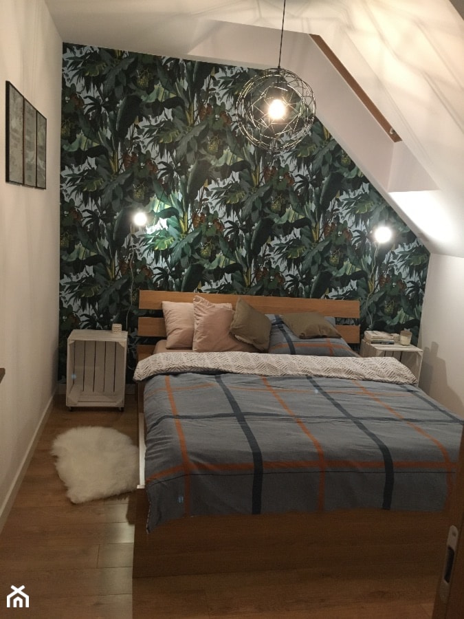 Metamorfoza sypialni na poddaszu - Średnia biała sypialnia na poddaszu, styl skandynawski - zdjęcie od Nats&Mats
