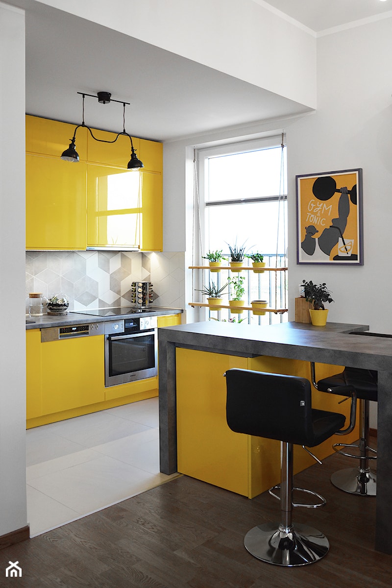 Kuchnia - mieszkanie 70m2 żółty i biały - zdjęcie od Pracownia Architektury Alicja Sawicka