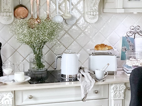 Aranżacje wnętrz - Kuchnia: Kolekcja Inspire White - Russell Hobbs. Przeglądaj, dodawaj i zapisuj najlepsze zdjęcia, pomysły i inspiracje designerskie. W bazie mamy już prawie milion fotografii!