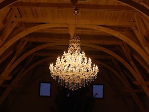 Klasyczne żyrandole Maria Teresa w sali weselnej Bicz - zdjęcie od Stylistic Cristal - Pracownia żyrandoli kryształowych