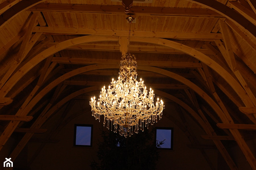 Klasyczne żyrandole Maria Teresa w sali weselnej Bicz - zdjęcie od Stylistic Cristal - Pracownia żyrandoli kryształowych