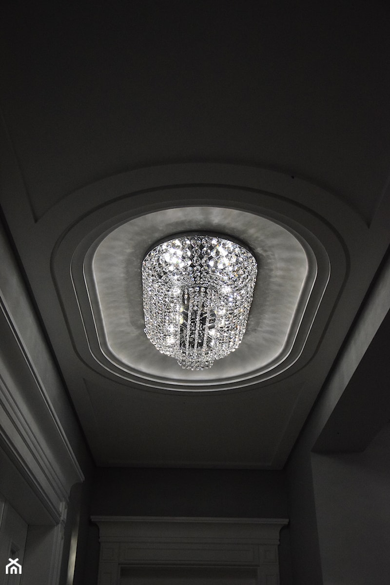 Klasyczne żyrandole kryształowe w rezydencji prywatnej - zdjęcie od Stylistic Cristal - Pracownia żyrandoli kryształowych